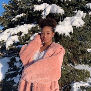 Meet your Posher, Nakia